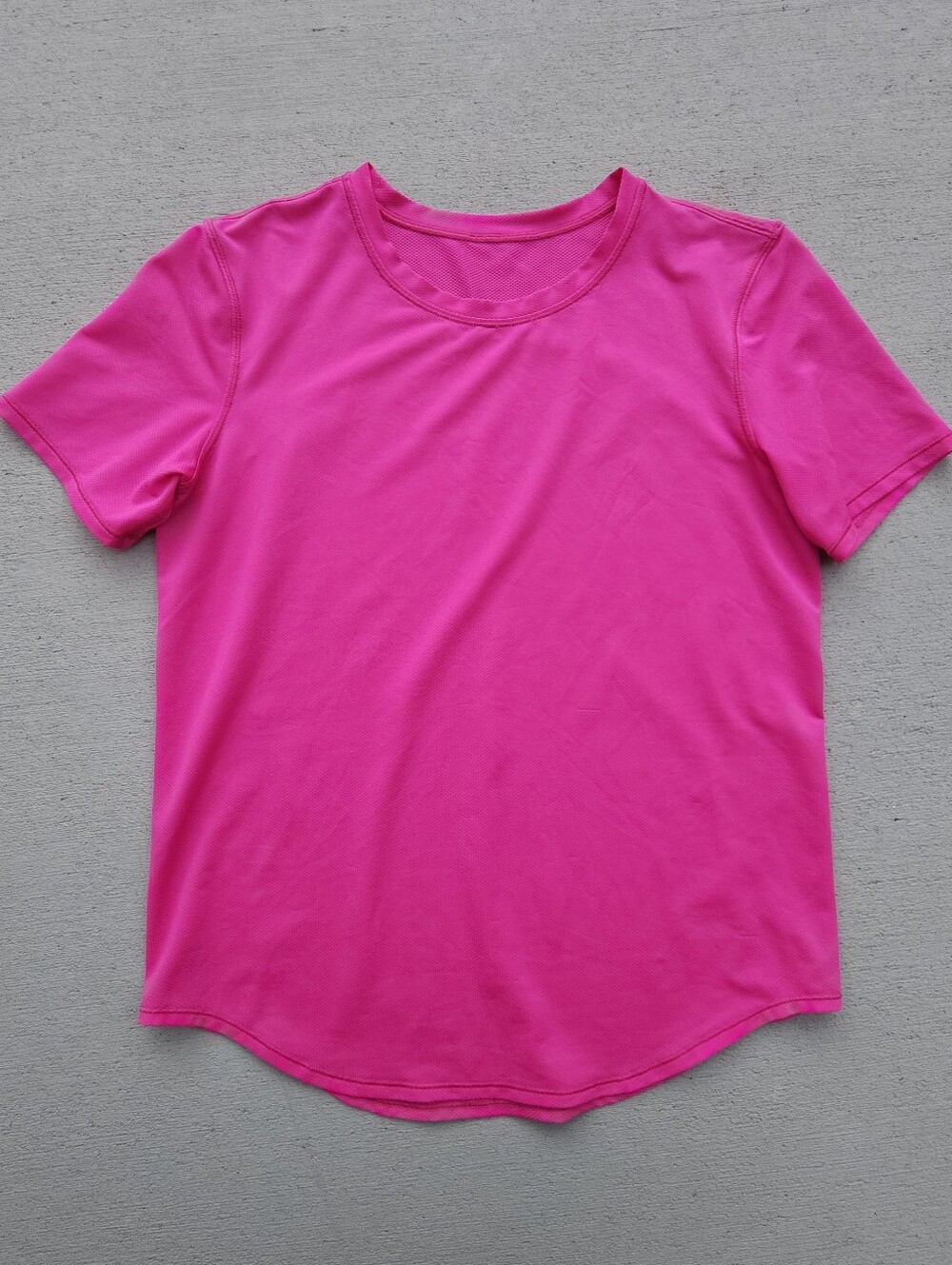 Lululemon High Neck Running and Training T-Shirt Color Rippened Raspberry Size S - Picture 3 of 8
